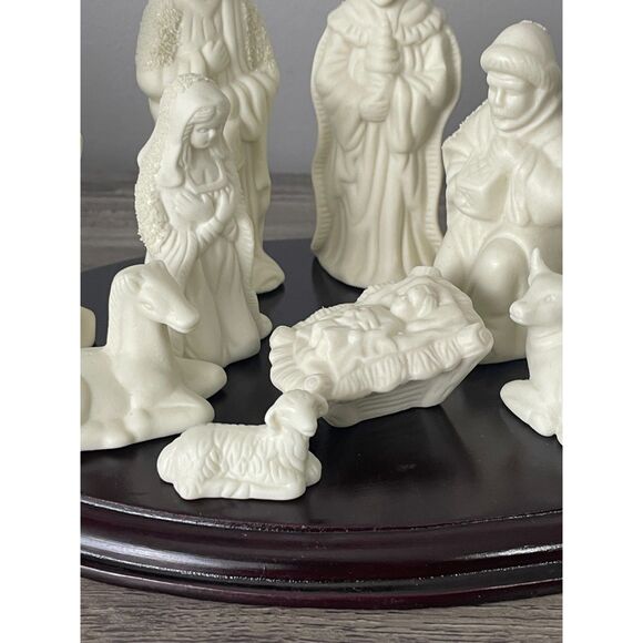 11-Piece White Nativity Set w/ Wood Base Christmas Display Porcelain Figures - Picture 9 of 12